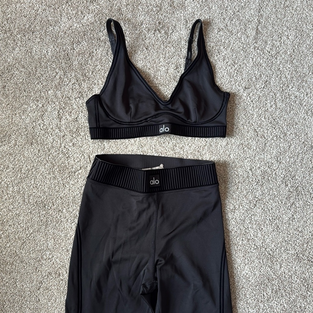 Alo Yoga Airlift Line Up Bra and High Waist 7/8 Line Up Legging in Black SET